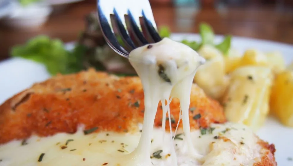 Bife à milanesa com recheio de Catupiry.