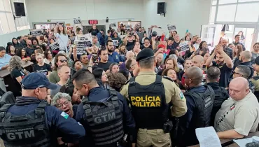 Greve de professores chega ao 8º dia em Araucária com nova rodada de negociação