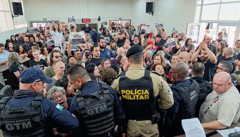 Greve de servidores chega ao 8º dia em Araucária com nova rodada de negociação