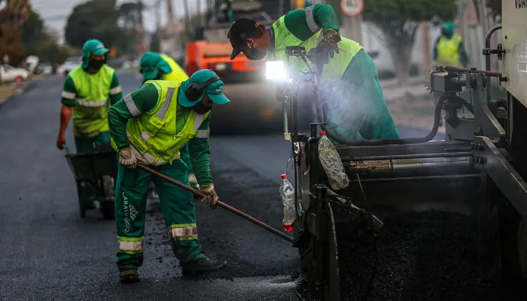 Custos maiores e risco de atrasos: alta do asfalto desafia obras rodoviárias no Paraná
