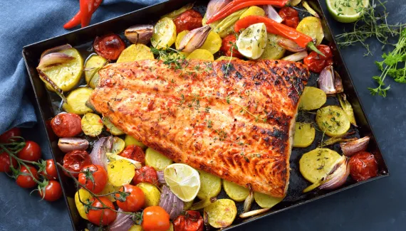 Salmão no forno: 5 receitas ricas em proteínas para o almoço