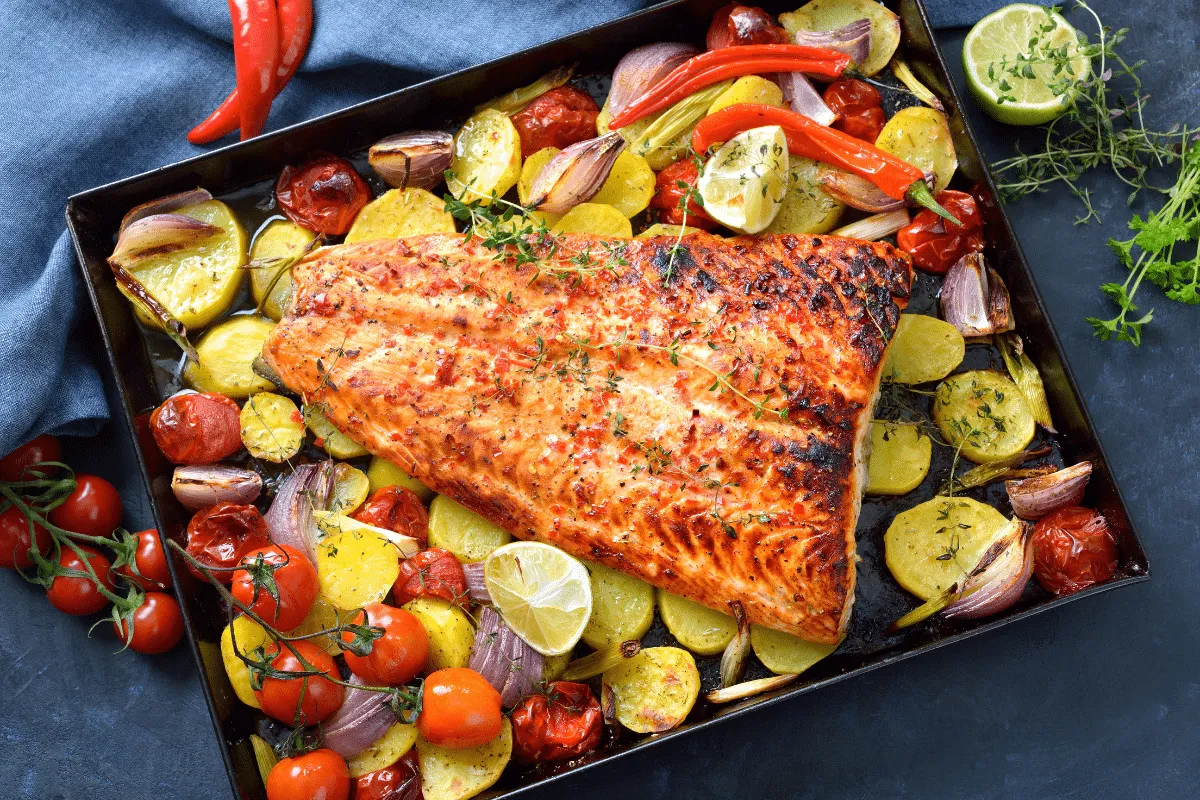 Salmão no forno: 5 receitas ricas em proteínas para o almoço