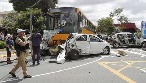 Frota envelhecida e problemas mecânicos; acidentes ligam sinal de alerta em Curitiba