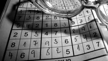 Imagem mostra um detalhe de um jogo Sudoku.