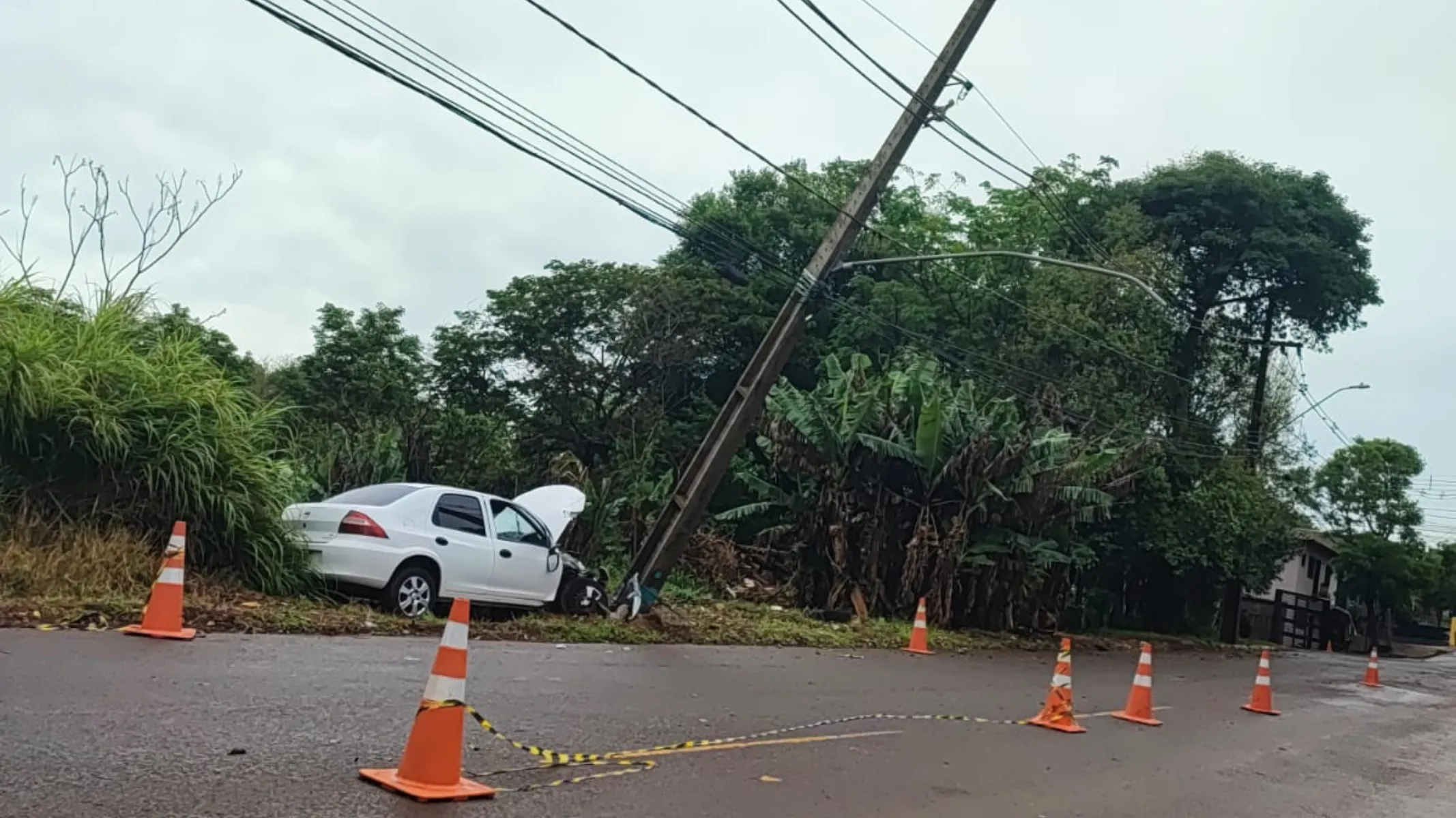 Mais de 4 mil imóveis seguem sem luz após temporais no Paraná