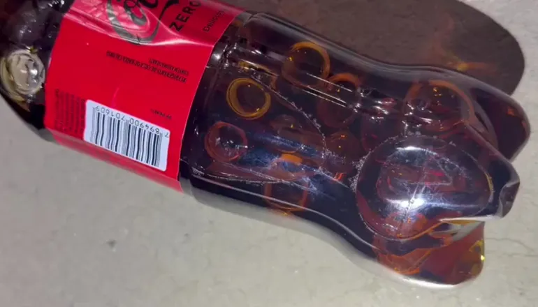 Ampolas de tirzepatida são encontradas dentro de garrafa de refrigerante no Paraná