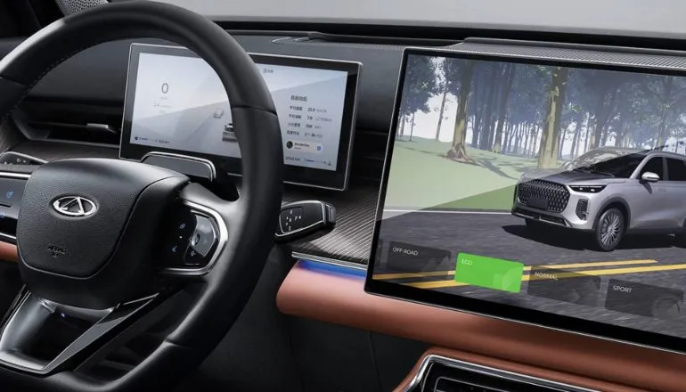 Tiggo 9 interna cluster e tela - O painel do SUV traz central multimídia de 15,6 polegadas com resolução 2.5K, responsável por gerenciar recursos do veículo e exibir imagens da câmera 540° em HD.