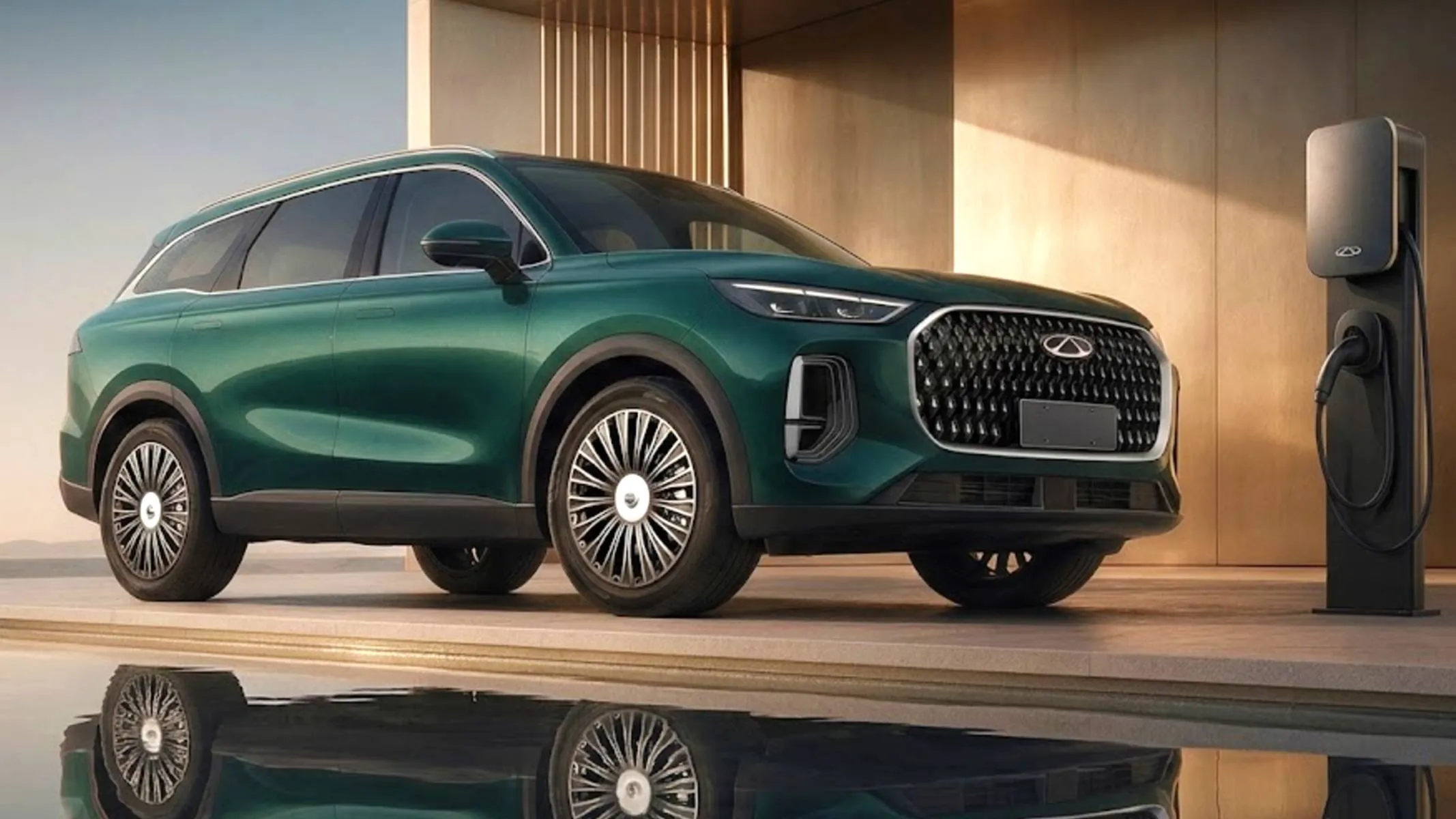 Tiggo 9 dianteira versão plug in - A versão híbrida plug-in do Tiggo 9 combina motor 1.5 Turbo a três motores elétricos, entregando 428 cv de potência combinada e tração integral AWD.