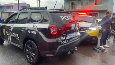 CMEI São Braz é cercada por viaturas após homem armado invadir o local.