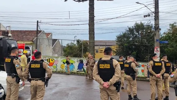 Homem que invadiu CMEI em Curitiba pulou cerca e espalhou combustível em sala