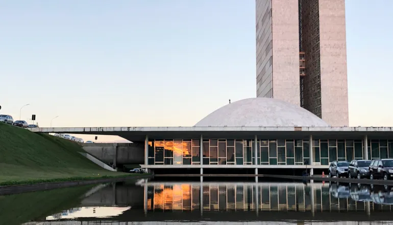 Quais partidos converteram mais candidaturas no Paraná? PP e PT lideram taxa de sucesso