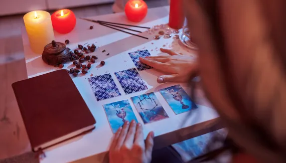 Tarot do dia: previsão para os 12 signos em 12/10/2026