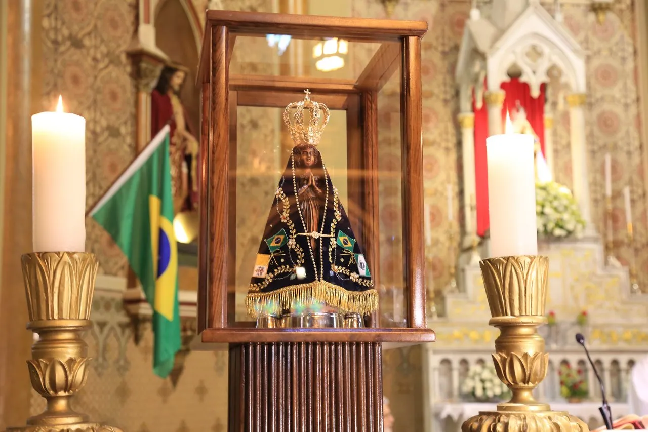 Missa na Catedral de Curitiba celebra Nossa Senhora Aparecida, no dia 12 de outubro de 2015. Foto: Ivonaldo Alexandre / Arquivo / Gazeta do Povo