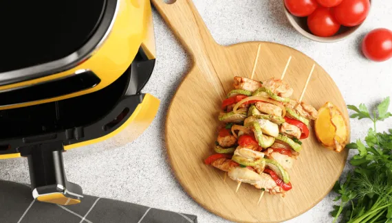 Quer um almoço rápido e saudável? Veja 5 receitas de frango na air fryer