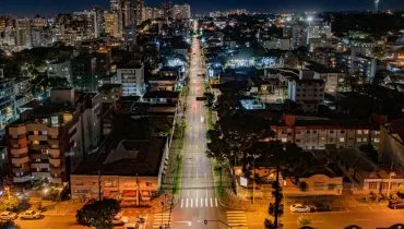 Paraná tem 85% da iluminação pública em LED; como as cidades financiam a modernização