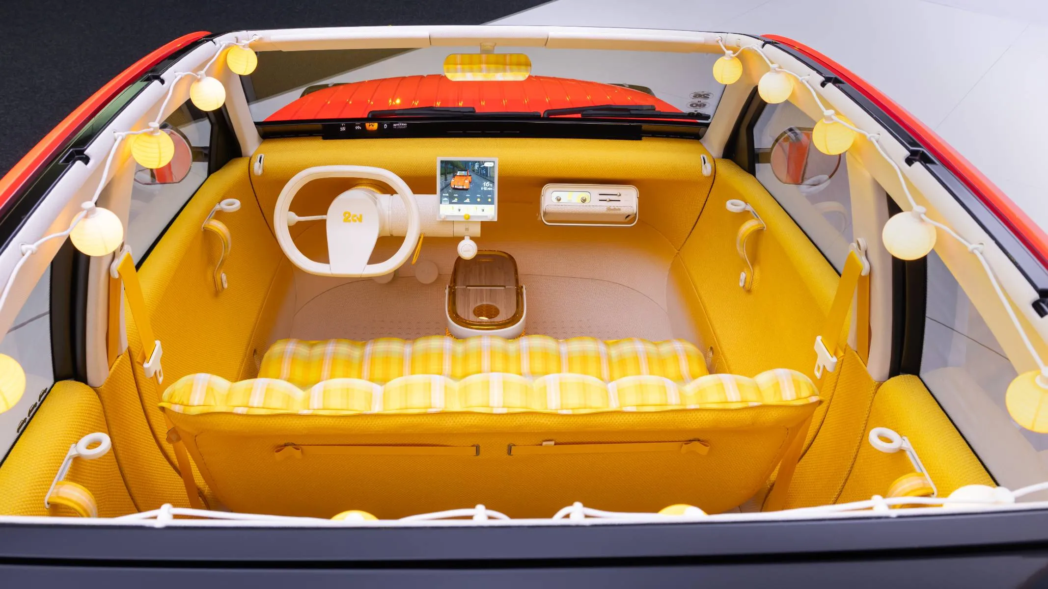 Citroen 2 CV teto solar panoramico - Teto solar em tecido do novo Citroën 2 CV Concept, apresentado no Salão de Paris. O componente de lona é uma releitura do teto retrátil presente na primeira geração do modelo clássico.