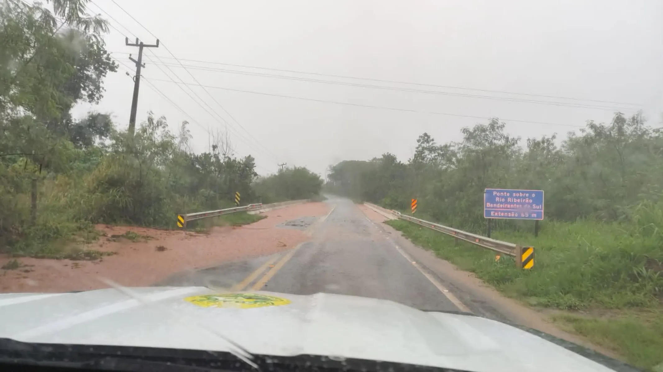 Chuva bloqueia ponte e provoca novos deslizamentos em rodovias no Paraná