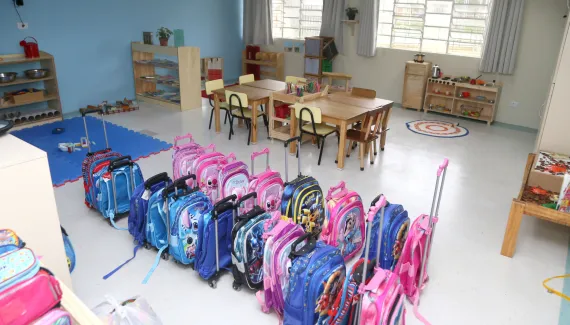 Creche onde crianças foram feitas reféns em Curitiba reabre com guardas permanentes