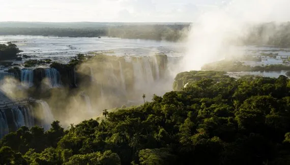 Foz do Iguaçu bate recorde de turistas nos hotéis e mostra por que vale a pena conhecer a cidade