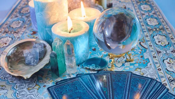 Tarot do dia: previsão para os 12 signos em 15/10/2026