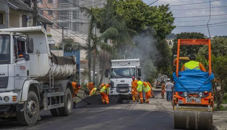 Fim da escala 6x1 pode pressionar cofres de 78% das prefeituras do Paraná, aponta estudo