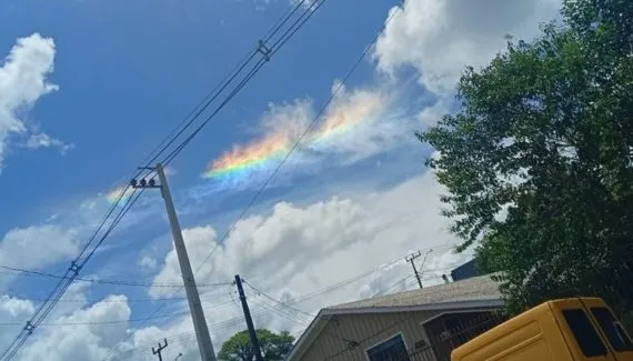 Nuvens coloridas aparecem em várias cidades do Paraná; entenda o fenômeno