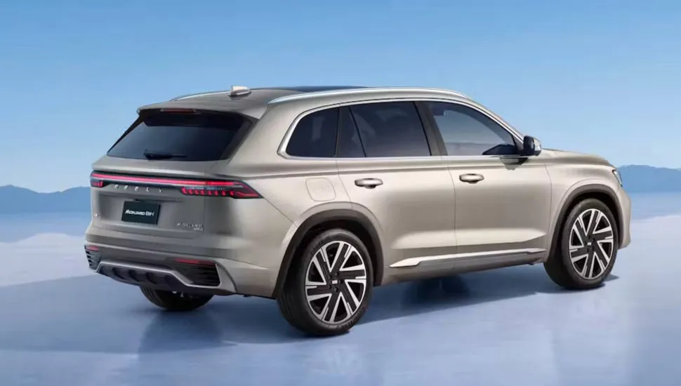 Geely Monjaro EM-i traseira e lateral -
