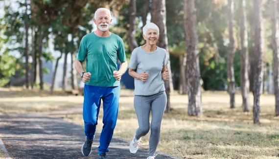 Dia Mundial da Osteoporose: 7 cuidados para proteger os ossos antes da primeira fratura