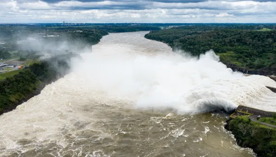 Rio Paraná baixa de nível em Foz do Iguaçu, mas segue acima do nível habitual