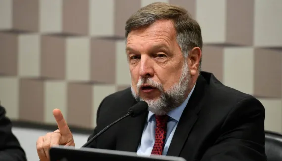 Ao lado de Alckmin, Flávio Arns declara apoio à chapa de Lula no 2º turno
