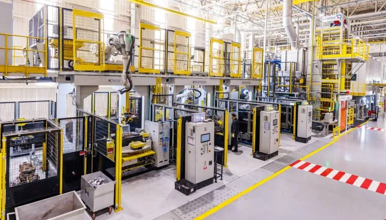 Imagem mostra detalhes da fábrica da Horse Powertrain em São José dos Pinhais.