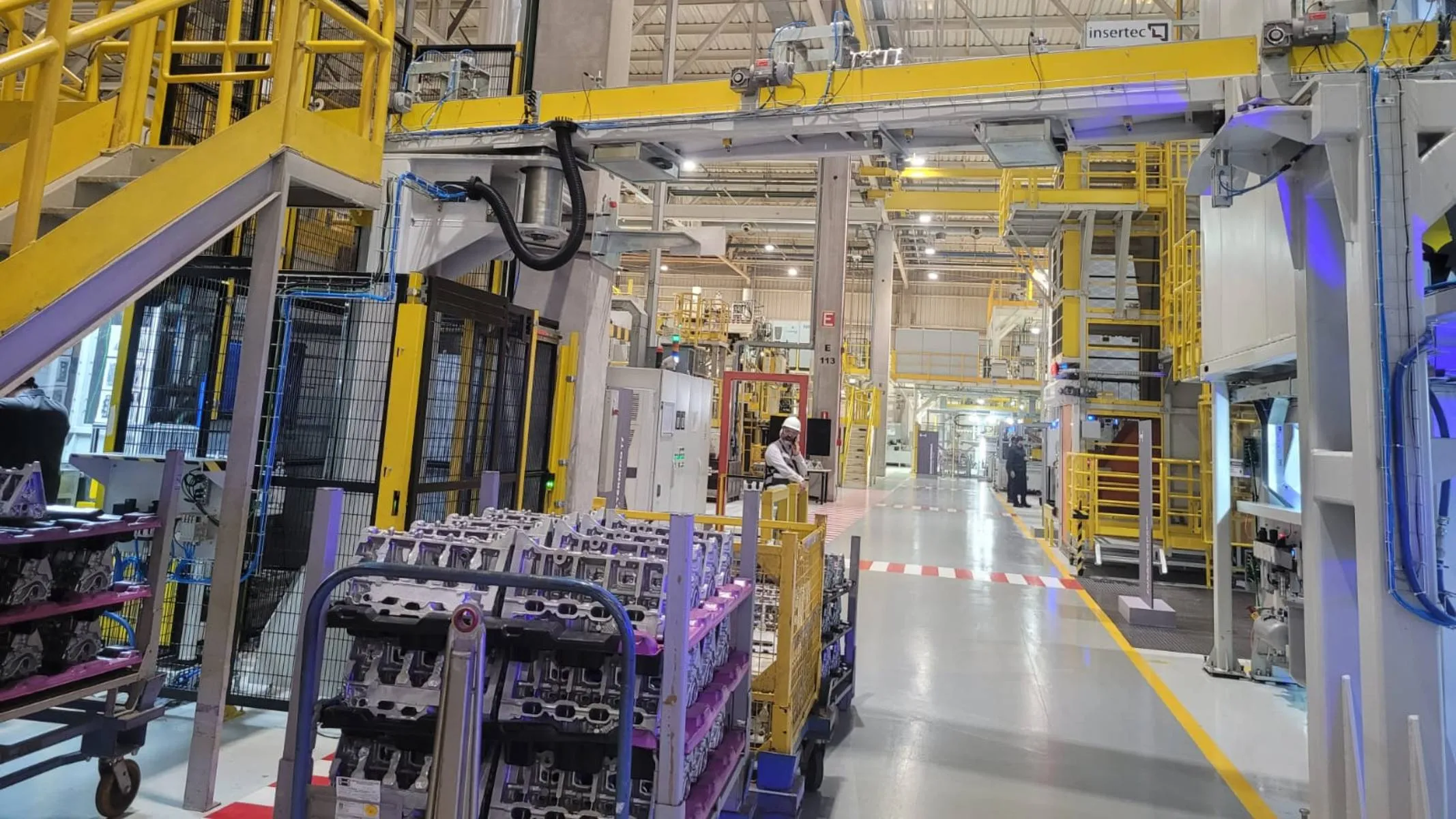 Imagem mostra detalhes da fábrica da Horse Powertrain em São José dos Pinhais.