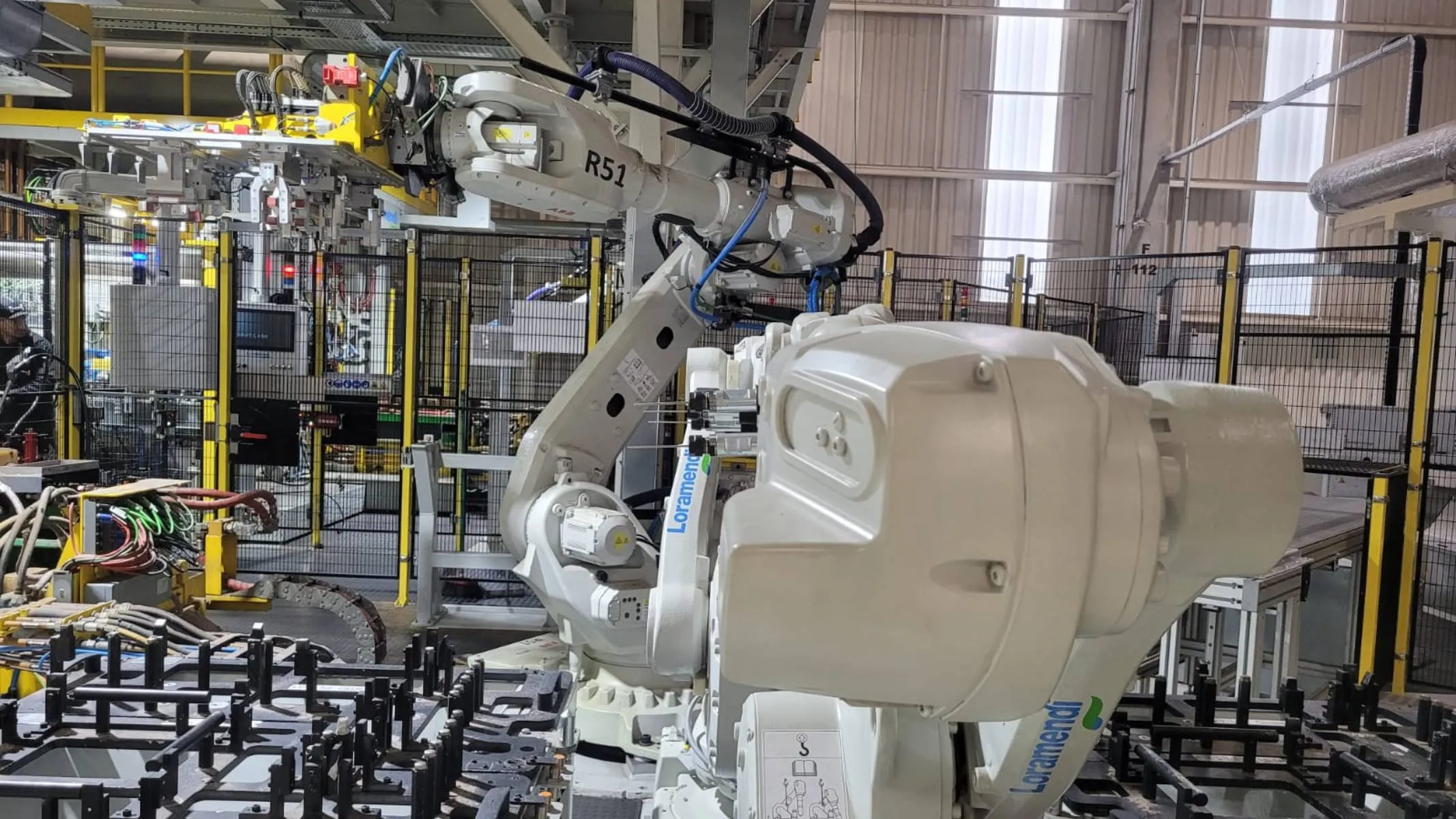 Imagem mostra detalhes da fábrica da Horse Powertrain em São José dos Pinhais.