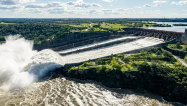 Como o acordo dos EUA para usar energia da Itaipu em data center pode afetar o Paraná