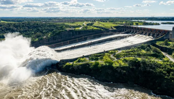 Como o acordo dos EUA para usar energia da Itaipu em data center pode afetar o Paraná