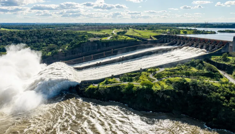 Como o acordo dos EUA para usar energia da Itaipu em data center pode afetar o Paraná
