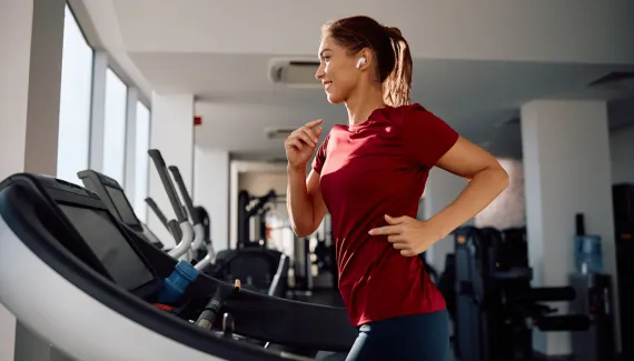 Treinar em jejum faz bem à saúde? Entenda os efeitos no organismo