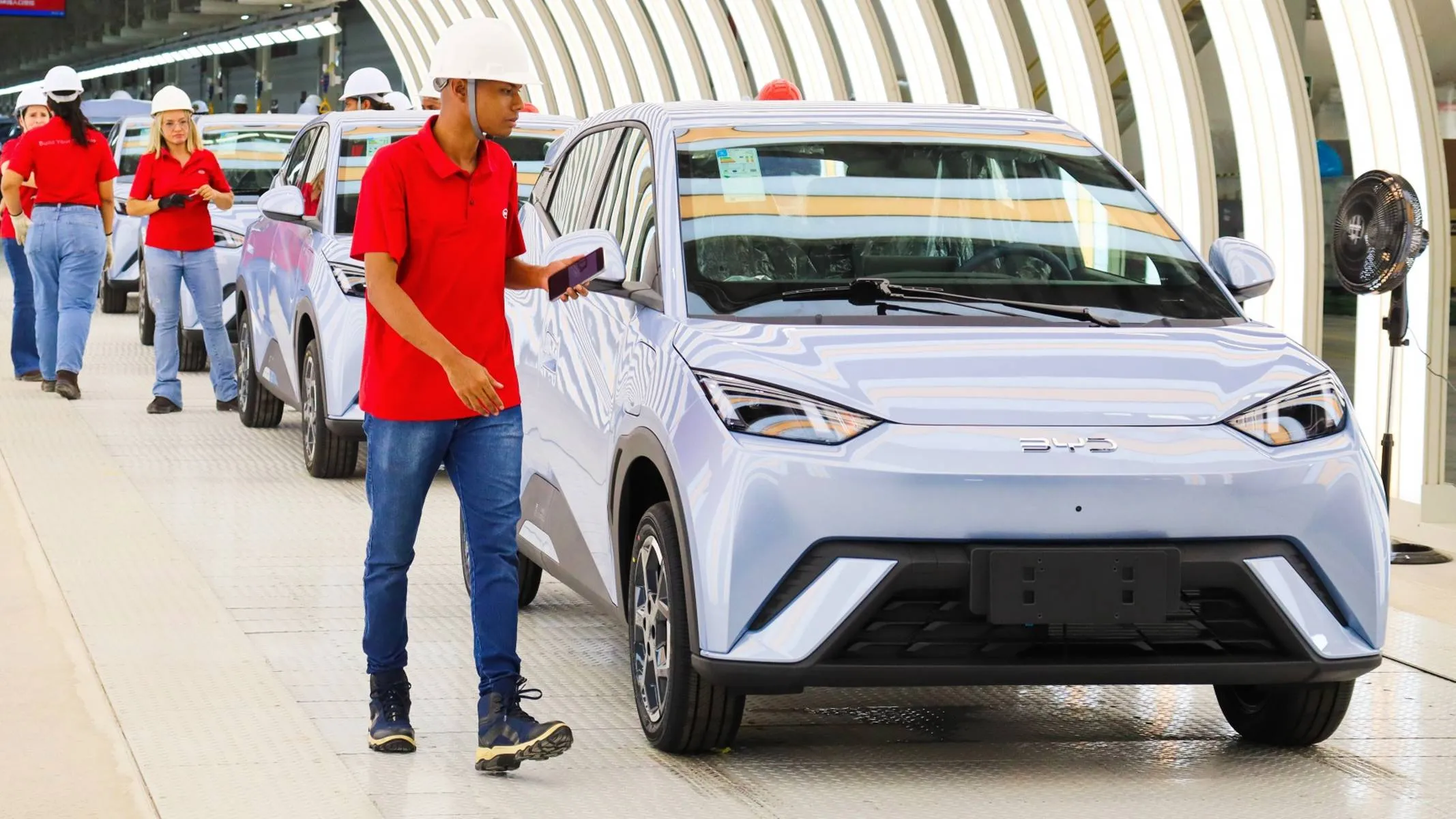 Carros chineses elétricos podem enfrentar desvalorização acelerada no Brasil por um detalhe