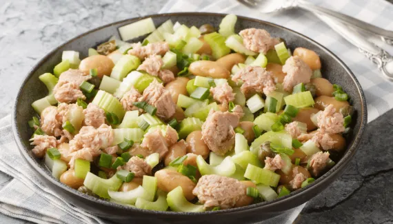 Cardápio saudável: 5 saladas leves e ricas em proteínas para o almoço da semana