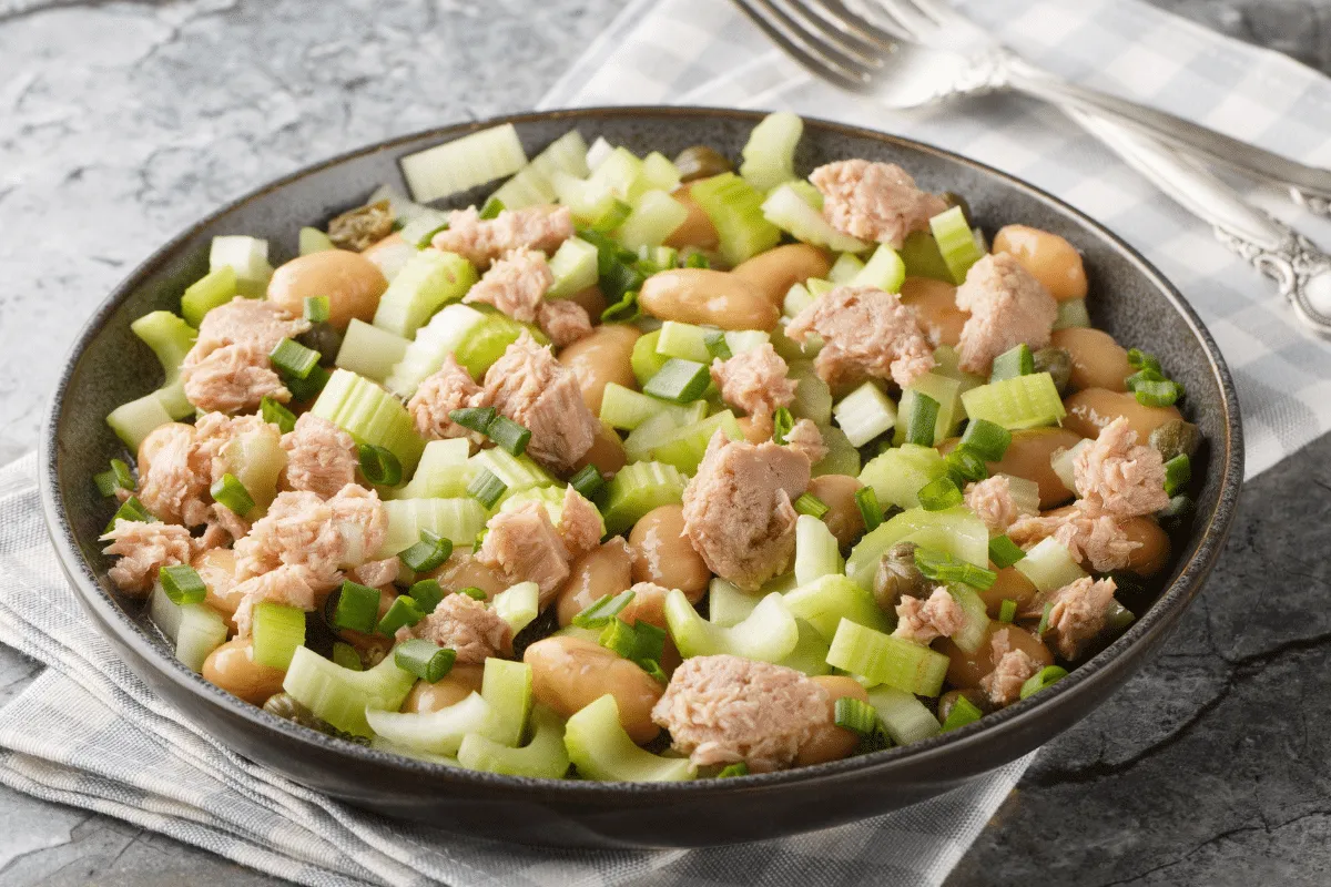 Cardápio saudável: 5 saladas leves e ricas em proteínas para o almoço da semana