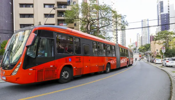 Nova concessão prevê 1.500 ônibus novos e troca de linha sem nova tarifa em Curitiba