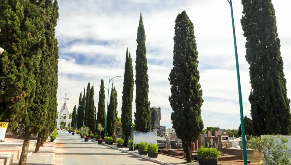 Imagem mostra o Cemitério Municipal de Cascavel.