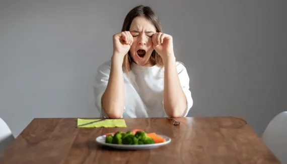 Bateu sono depois do almoço? Entenda se a comida é realmente a culpada