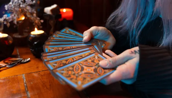 Tarot do dia: previsão para os 12 signos em 27/10/2026