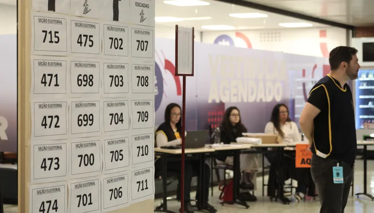 Abstenção no 2º turno no Paraná cai o equivalente a um em cada oito eleitores ausentes no 1º turno