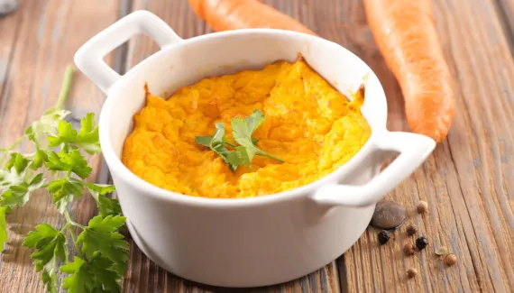 Tem cenoura em casa? Aprenda a fazer um suflê fácil para o jantar