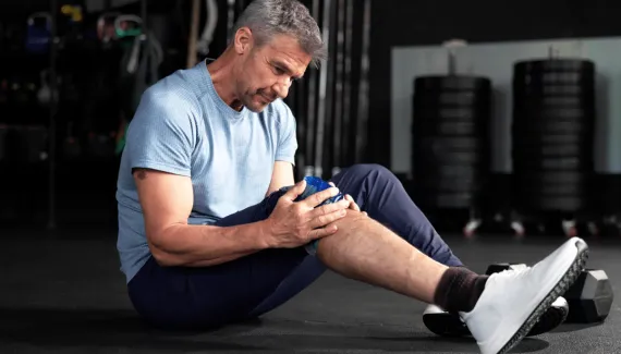 Dor muscular depois do treino: é melhor usar compressa quente ou fria?