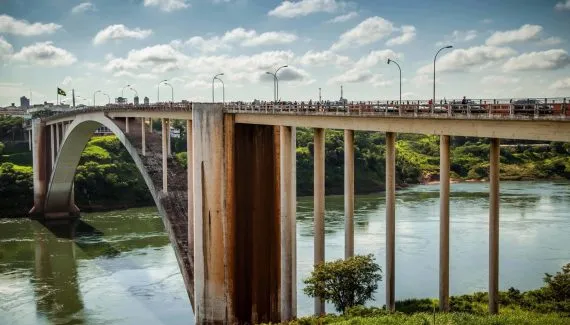 Paraguai vira alternativa para brasileiros após eleição; proximidade atrai paranaenses