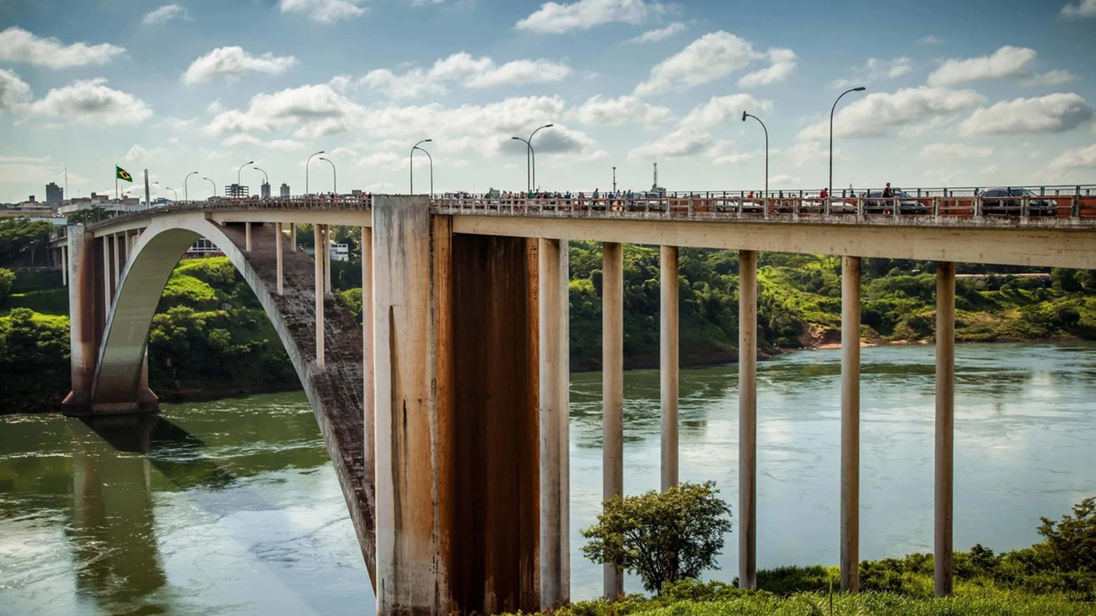 Paraguai vira alternativa para brasileiros após eleição; proximidade atrai paranaenses