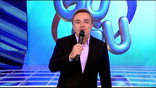 Grande sucesso de Gugu na TV foi o Domingo legal, na década de 1990, quando ele chegou a disputar a liderança na audiência aos domingos com Faustão. Foto: Reprodução